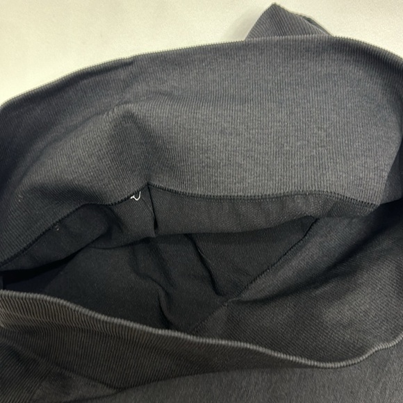 Lululemon Seamlessly Street Black Crop Pants Size 8 - Picture 9 of 9